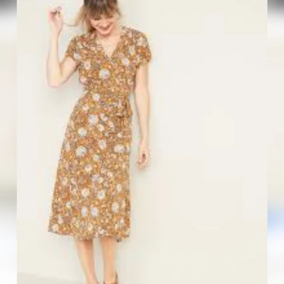 Old Navy Midi Wrap Dress Floral - Picture 2 of 12